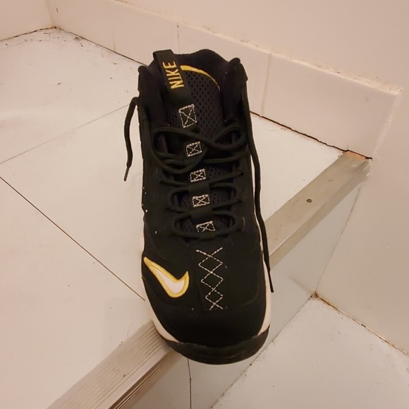 Sneakers - Picture 2 of 2